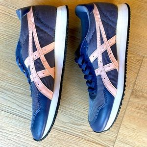 ASICS size 8.5 women’s blue vintage sneakers with matching laces.